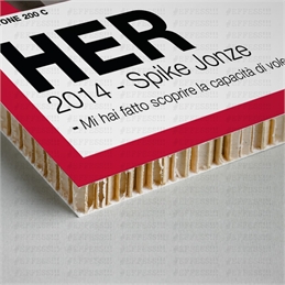 Quadretto - HER - PANTONE 200C
