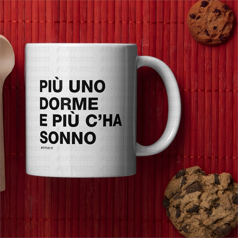 Tazza - Frasaccazzo - PIÙ UNO DORME E PIÙ C'HA SONNO