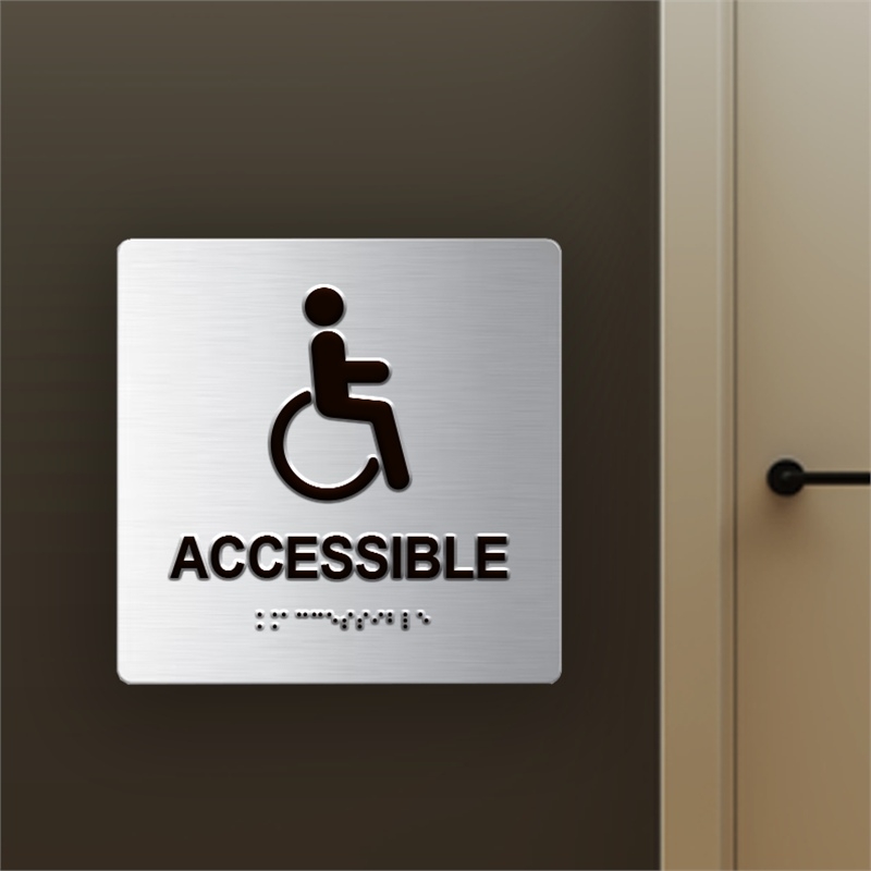 Targa ACCESSIBLE TOILETTE in Dibond alluminio spazzolato con testo in Braille e stampa in rilievo