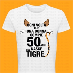 T-Shirt bianca 50 Anni - Ogni volta che una donna compie 50 anni nasce una tigre