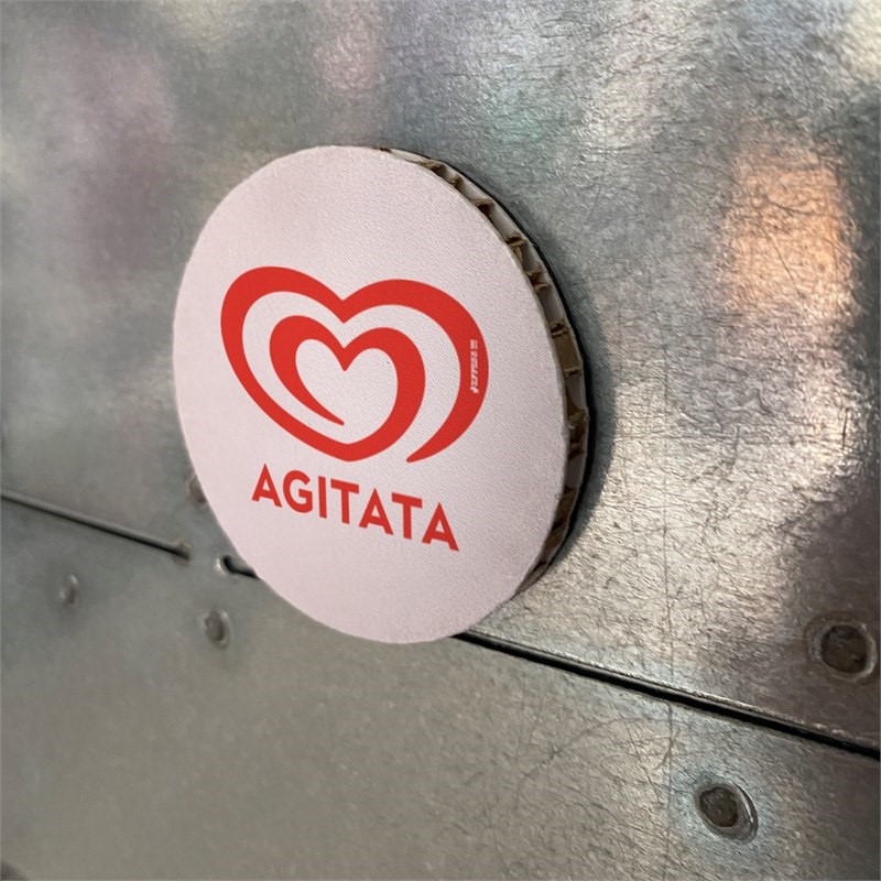 Calamita in cartone alveolare cerchio 6cm - Loghi Comuni - AGITATA