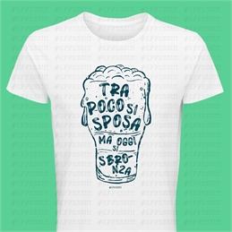T-Shirt bianca Addio al Celibato - Tra poco si sposa ma oggi si sbronza