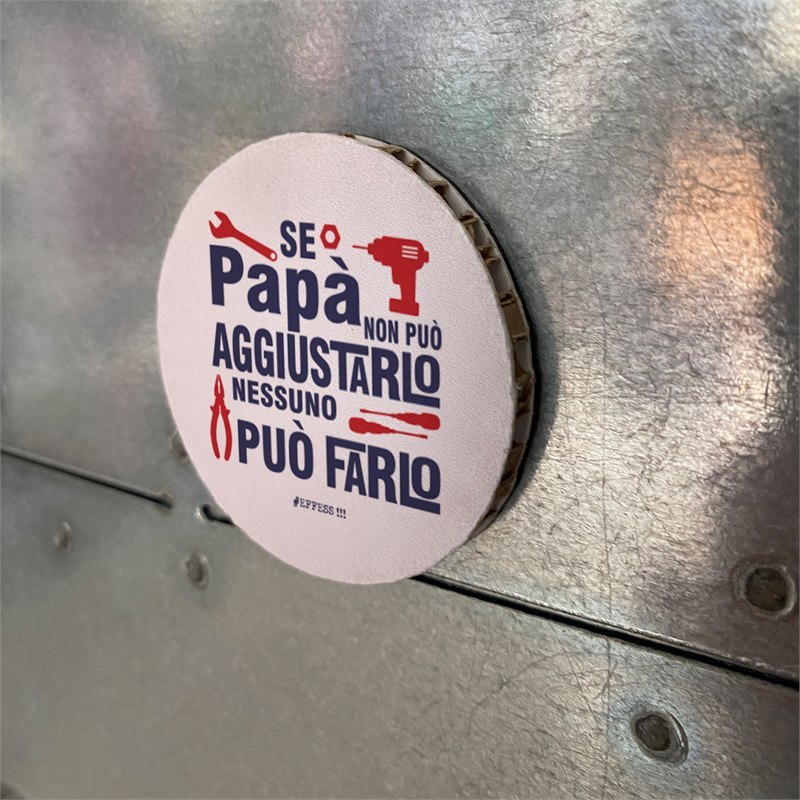 Calamita in cartone alveolare cerchio 6cm - Festa del Papà - PAPÀ AGGIUSTATUTTO